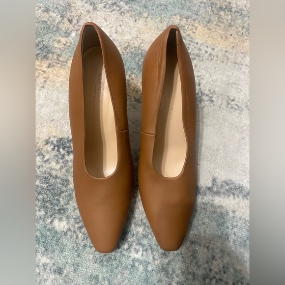 NWOT Club Monaco BRENNAHA PUMPS IN COGNAC - Picture 2 of 8